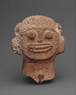 Cap; secolele al IX-lea-al XI-lea; bazalt; înălțime: 19,7&nbsp;cm, lățime: 15,5&nbsp;cm; din Hawaii; Muzeul Metropolitan de Artă (New York City)