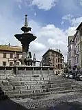 Fontana grande, în scuarul cu același nume din Viterbo