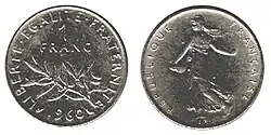 Deviza Republicii Franceze, «LIBERTÉ, ÉGALITÉ, FRATERNITÉ», pe o monedă de 1 franc (avers), emisă în anul 1960