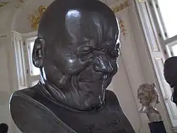 Omul Spânzurat (nr. 25 dintr-o serie de capete de personaje); de Franz Xaver Messerschmidt; după 1770; alabastru; înălțume: 38 cm; Österreichische Galerie Belvedere (Viena, Austria)