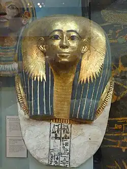 Masca lui Sitdjehuti; circa 1500 î.Hr.; pânză, ipsos, aur și vopsea; înălțime: 61 cm; British Museum (Londra)