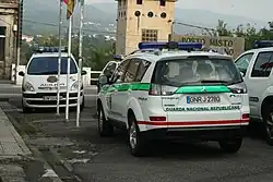 Vehicule ale poliției spaniole și portugheze la centrul de cooperare polițienească dintre Spania și Portugalia (în spaniolă: Comisaría Conjunta Hispano-Lusa; în portugheză: Centro de Cooperação Policial) din Tui de pe granița dintre Portugalia și Spania