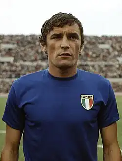 22 ianuarie: Luigi Riva, jucător italian de fotbal, campion european