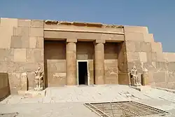 Portic egiptean antic al Mastabei lui Seshemnefer al IV-lea (Complexul de Piramidele din Giza, Egipt)