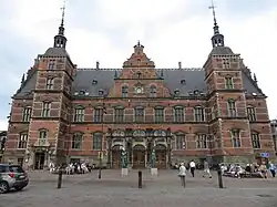 Arhitectura neorenascentistă - Gara din Helsingør (Helsingør, Danemarca), deschisă pe 24 octombrie 1891, de Heinrich Wenck și Niels Peder Christian Holsøe