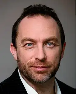 Jimmy Wales, antreprenor pe Internet, informatician și om de afaceri american, co-fondator al Wikipedia