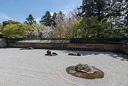 Ryōan-ji (Kyoto), un exemplu cunoscut de grădină zen secolul al XVI-lea târziu