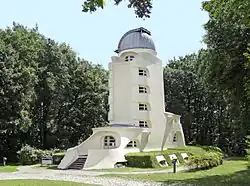 Turnul Einstein; de Erich Mendelsohn; 1920; Potsdam (Germania)