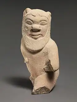 Statuetă cipriotă a lui Bes; secolul al VI-lea î.Hr. trâziu-secolul al V-lea timpuriu; calcar; 14 x 8,3 x 7 cm; Muzeul Metropolitan de Artă