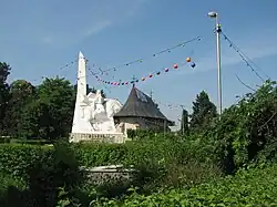 Statuia lui Bogdan I şi Biserica Bogdana