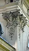 Capiteluri al unui pilastru rococo, de pe Mausoleul Althan din Murstetten (Austria)
