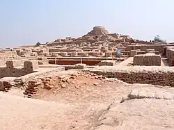 Ruinele de la Mohenjo-daro (Sindh, Pakistan), una dintre cele mai mari așezări a Civilizației de pe Valea Indului, circa 1700 î.Hr.