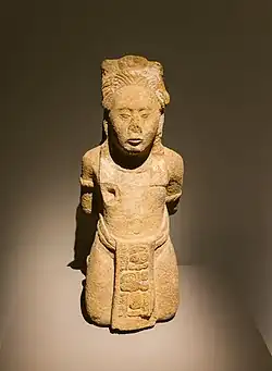 Statuetă care înfățișează un prizonier; 600-900; calcar; de la Toniná (Mexic); Musée du quai Branly – Jacques Chirac (Paris)