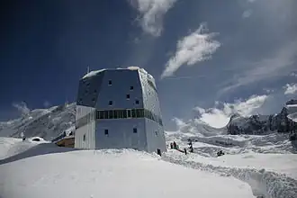 Cabana Monte Rosa (2.883&nbsp;m), în&nbsp;apropierea vârfului&nbsp;Liskamm