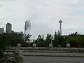 Spumă a căderii de apă canadiene, în spate se vede Skylon Tower