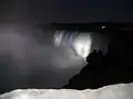 Niagara canadiană iluminată noaptea
