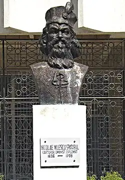 Bustul lui Nicolae Milescu Spătarul, în fața Bibliotecii Judetene "Nicolae Milescu Spatarul" din Vaslui
