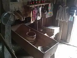 Ohaba este un sat aparținând de comuna Șinca (județul Brașov) situat la poalele Munților Făgăraș, în partea estică a Țării Făgărașului. Satul, străbătut de DN73A Predeal-Șercaia, este situat la circa 20 km de orașul Făgăraș. Moara din Ohaba este încă activă și cea mai veche moară tradițională din Țara Făgărașului. A fost construită în 1873 și de atunci a rămas permanent în posesia familiei. În anii grei ai colectivizării (încheiată în 1962), strămoșul lor a fost declar chiabur și doi ani a suportat detenția la Făgăraș, dar nu a cedat. Moara actuală păstrează piesele inițiale, nefiind ”modernizată”. Chiar și cele două pietre de moară, având fiecare circa 1 tonă și confecționate din cremene în anul 1873 în Franța, la Lyon, sunt originale. Această moară este inclusă în circuitul european al morilor. Apa ajunge la moară pe o derivație (canal) din Râul Șercăriței care traversează satul. Moara este compusă în principal din două pietre: una fixă și una mobilă. Cu ”scafa” se toarnă boabele între pietre și se obține ”măcinatul”. Moara macină deopotrivă și grâul și porumbul, iar pe jgheabul inferior se obține făina necernută. Un șurub metalic acționează un sistem cu grindă care ridică sau coboară piatra mobilă modificând distanța dintre pietre de moară, obținîndu-se astfel făină având granulația dorită. Întreaga moară este acționată hidraulic printr-un sistem de roți de lemn antrenate prin curele. Forța hidraulică pune în mișcare atât piatra de moară, cât și sistemul de cernere aflat deasupra. ”Măcinatul” este transportat sus prin cupe atașate la o curea lungă, se face separarea și astfel se obține făina albă, făina neagră și tărâțele. Măcinatul tradițional are niște avantaje incontestabile. Omul care vine la moară cu porumb sau grâu, primește exact făina obținută din grăunțele pe care le-a adus. Spre deosebire de instalațiile industriale, aici măcinarea se face lent și la rece. Un sac de grăunțe (grâu sau porumb) de 40 kg este măcinat în circa trei ore și jumătate. Astfel se obține o făină superioară din punct de vedere calitativ, care păstrează nutrienții și vitaminele. Cu toate că nu se adaugă aditivi alimentari, se consideră că făina obținută aici se păstrează mult mai bine. Domnul Popa, proprietarul morii, apreciază că în ultimii ani se constată o revenire a interesului oamenilor pentru morăritul tradițional. De asemenea, turiștii, venind de pe toate continentele, sunt atrași atât de moară, cât și de frumoasele locuri de aici.