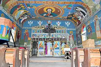 Interiorul bisericii noi