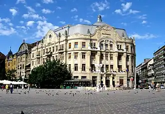 Palatul Lloyd, cu restaurantul Lloyd la parter