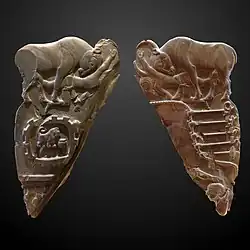 Cele două fețe ale Paletei cu Tauri; circa 3200–3000 î.Hr.; posibil șist; 25 cm; Luvru