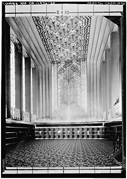 Hol grandios înalt de patru etaje al Cinemaului Paramount din Oakland (California) (1932)