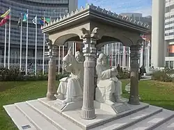 Pavilionul Savanților este un monument donat de Iran Biroului Națiunilor Unite de la Viena, cu statui ale savanților iranieni medievali.
