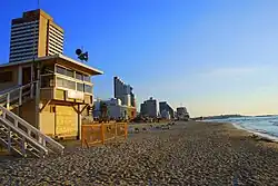 Amurg pe o plajă a Tel Avivului