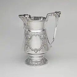 Ulcior; circa 1872; argint; per total: 28.6 x 15.6 x 21.9 cm; Muzeul Metropolitan de Artă