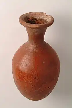 Vază egipteană de ceramică roșie lustruită