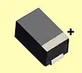 Condensatorul dreptunghiular din polimer, tantal, precum și din aluminiu, au marcată polaritatea la anod ("plus")