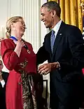 Președintele Barack Obama acordându-i Medalia Prezidențială a Libertății lui Meryl Streep, 2014