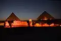 Piramidele noaptea