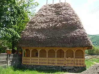 Casă tradiţională, vedere din faţă