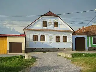 Ansamblul rural „Piața Centrală”, construcțiile de pe cele patru laturi ale pieței, sec. XVIII-XIX (monument istoric)