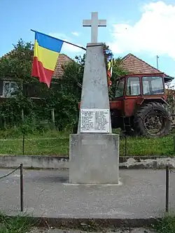 Monumentul eroilor din satul Petreștii de Sus