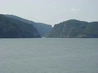 Dunărea la Cazane (zona Dubova)