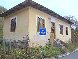 Clădirea fostei școli