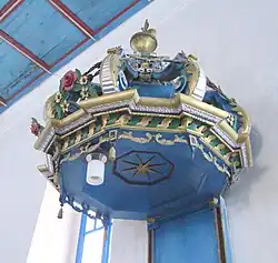 Coronamentul amvonului