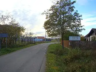 Intrarea dinspre Deleni