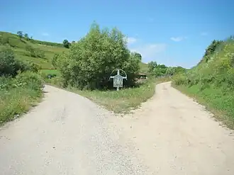 Drumul Păucea-Romanești, celălalt sat, mai izolat, al comunei Blăjel