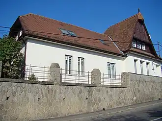 Fostul pavilion al porții, azi dispensar (monument istoric)