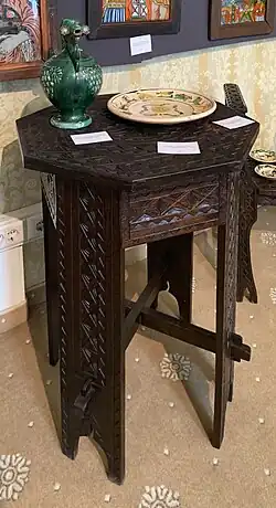 Măsuță de cafea, designer necunoscut, începutul secolului XX, lemn