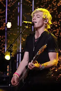 Ross Lynch, cântăreț american
