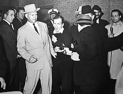 Fotografia momentului în care Jack Ruby l-a împușcat pe Oswald