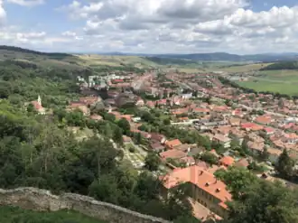Vedere panoramică a localității din cetate