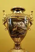 Un vas dintr-o pereche de vase de Clodion; 1817; porțelan; Luvru