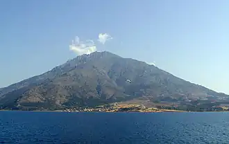 Samothraki, cu Muntele Fengari pe fundal.