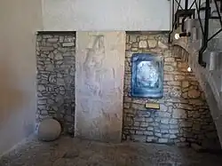 Sculptura aflata in interiorul muzeului
