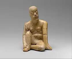 Figurină așezată; circa secolele al XII-lea-al IX-lea î.Hr.; ceramică; înălțime: 14,9 cm, lățime: 8,3 cm, adâncime: 8,6 cm; Muzeul Metropolitan de Artă